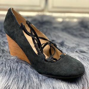 Adrienne Vittadini Wedges in Black Suede, Size 6.5